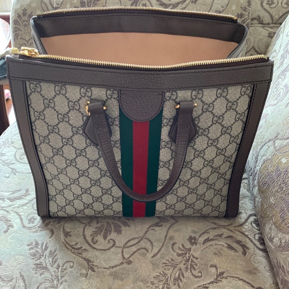 Authentic Gucci purse - Picture 4 of 8